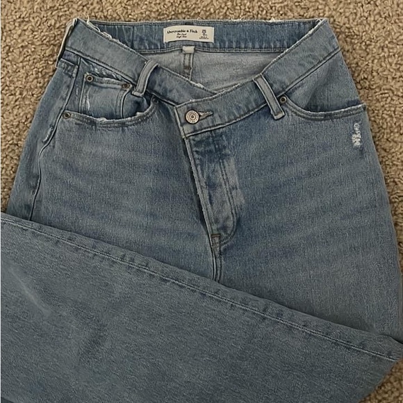 Abercrombie & Fitch Curve Love Dad Jeans - Picture 2 of 3